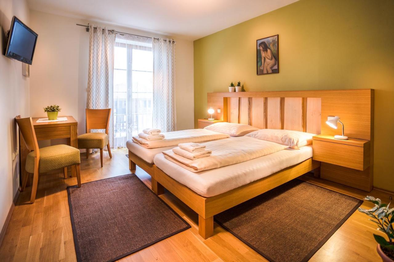 Penzion a vinařství U Vrbů Hustopeče Esterno foto